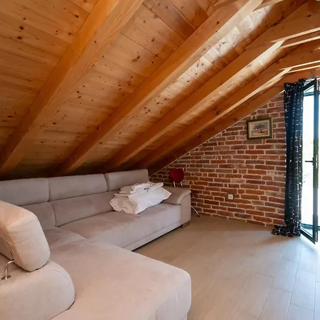 Family Friendly House With A Swimming Pool Radovin, Zadar - 21307 Feriehus Ražanac