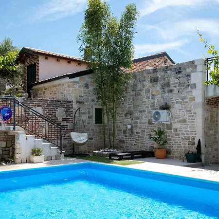 Family Friendly House With A Swimming Pool Radovin, Zadar - 21307 Feriehus Ražanac