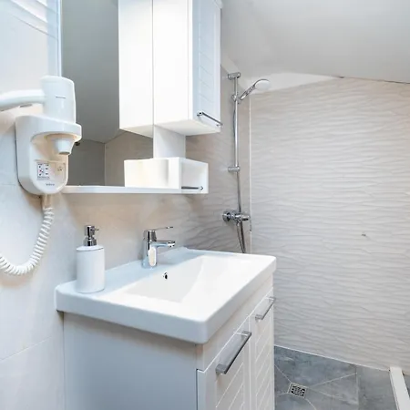 Family Friendly House With A Swimming Pool Radovin, Zadar - 21307 Feriehus Ražanac