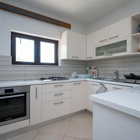 Casa de Férias Family Friendly House With A Swimming Pool Radovin, Zadar - 21307 *