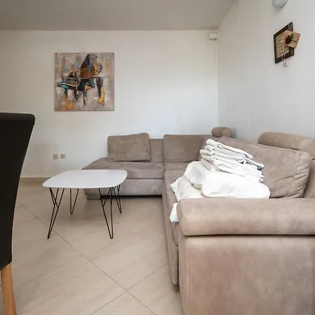 Family Friendly House With A Swimming Pool Radovin, Zadar - 21307 Casa de Férias Ražanac