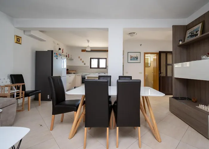 Prázdninový dům Family Friendly House With A Swimming Pool Radovin, Zadar - 21307 Ražanac