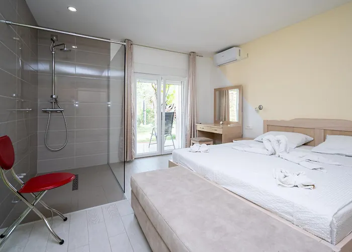 Family Friendly House With A Swimming Pool Radovin, Zadar - 21307 * Ražanac